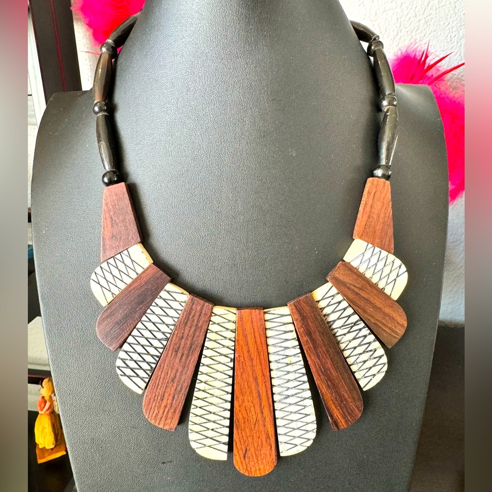 Vintage Acrylic Wood and Crosshatch Statement Necklace